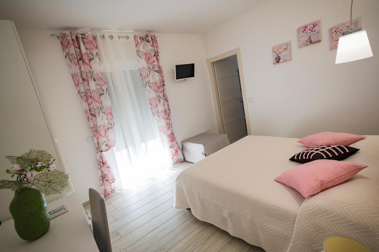 Bed and Breakfast Pineta del Mare Alba Adriatica Esterno foto