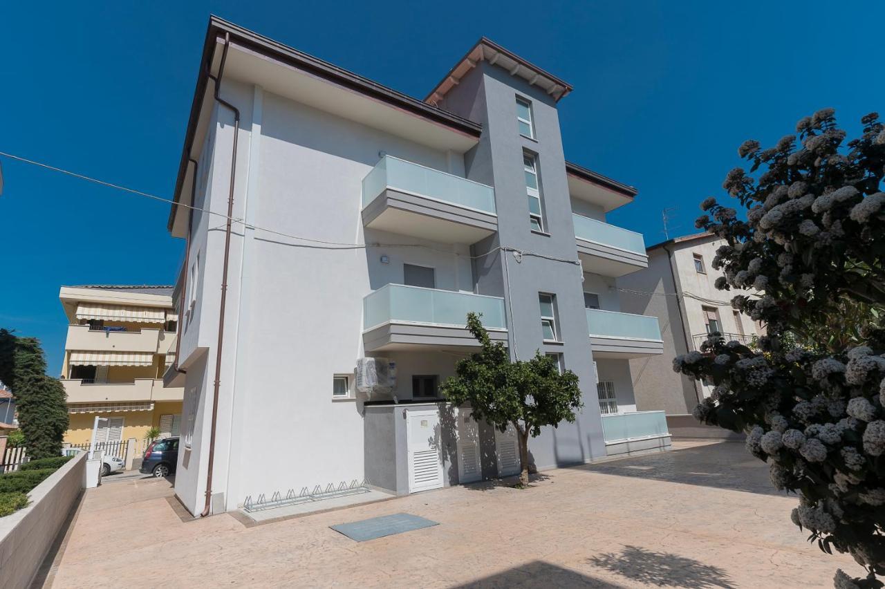 Bed and Breakfast Pineta del Mare Alba Adriatica Esterno foto
